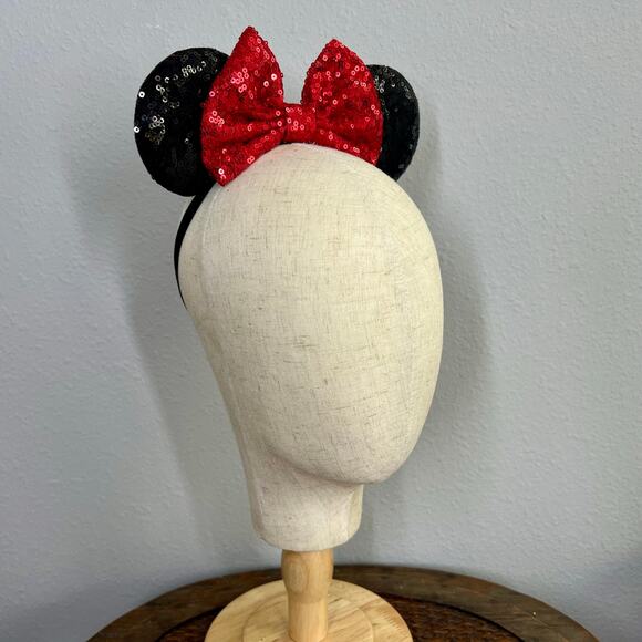 Classic Minnie Mouse Mommy & Me Ears | Disney-Inspired Mouse Ears Headband Set - Picture 11 of 11